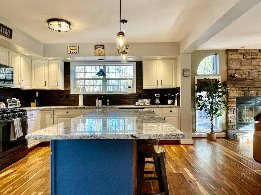 فيلا Family Friendly Cairo House With Hot Tub, Pool, Pond, 3Br, 3Ba Firepit, Minutes From Hudson & Private Pond المظهر الخارجي الصورة
